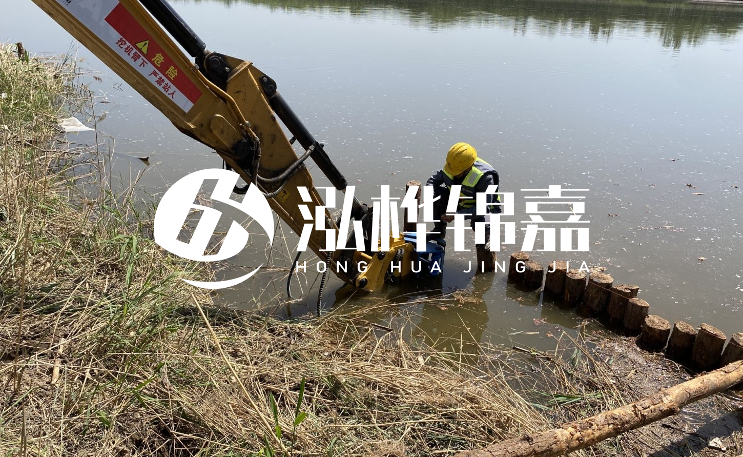 護(hù)坡樁選擇松木樁還是杉木？
